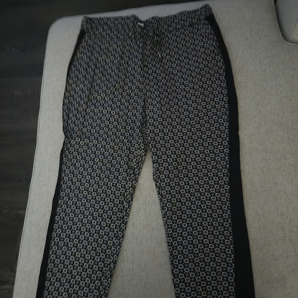 Old Navy Womens Blk/White printed pants